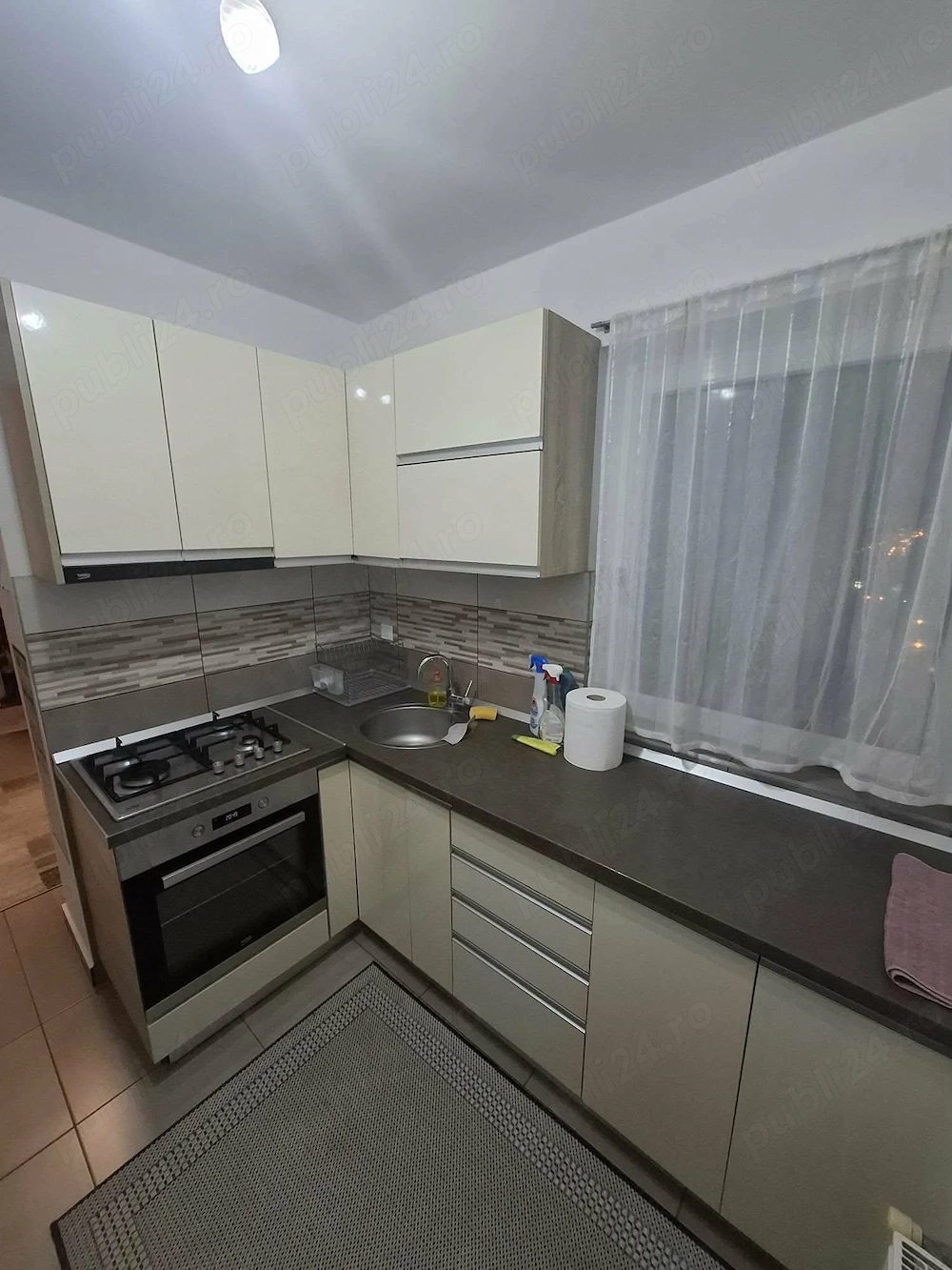 Vând apartament cu 2 camere decomandat Rogerius