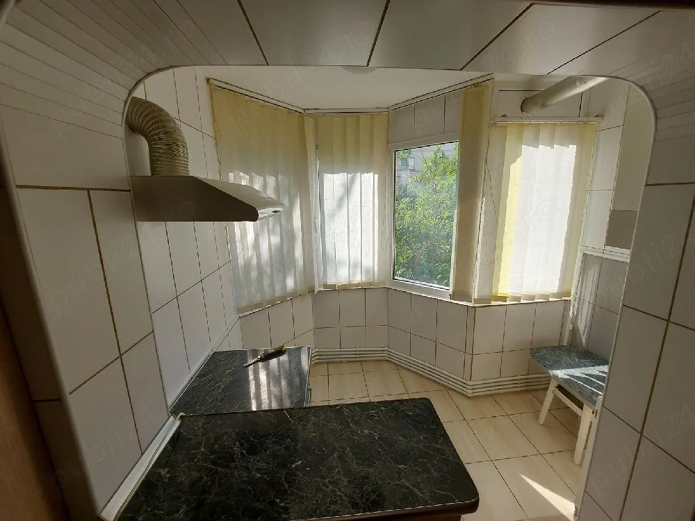 Închiriez apartament 