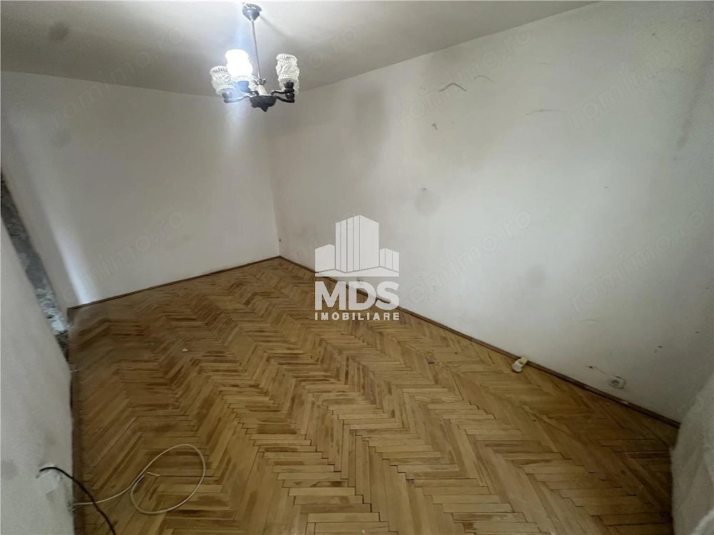 Decomandat la etajul 1 cu 2 balcoane si centrala , aproape de Mall