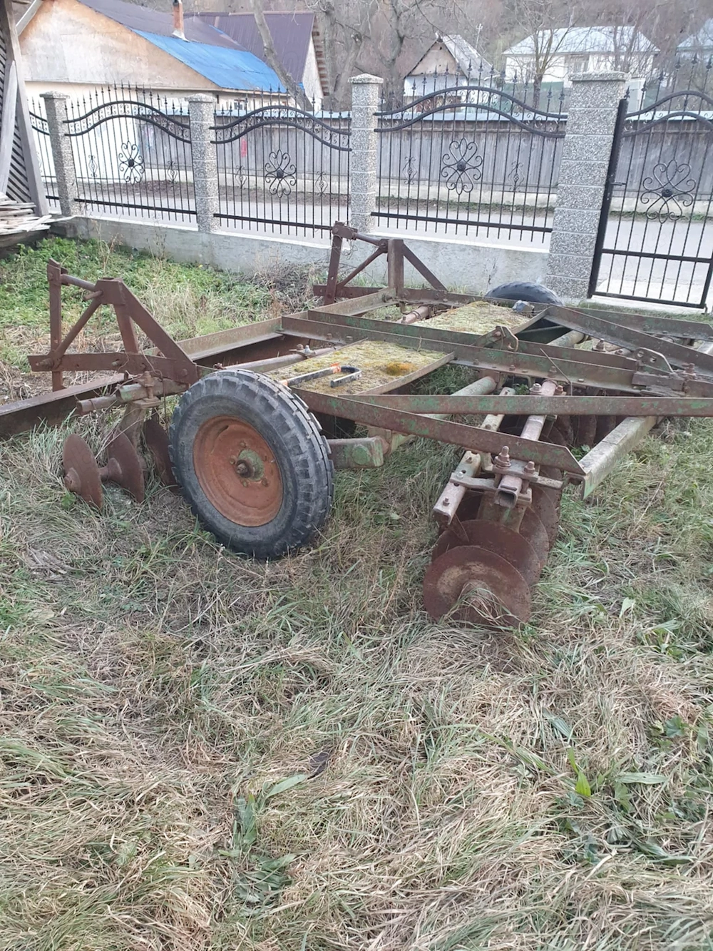 Vând tractor Renault 