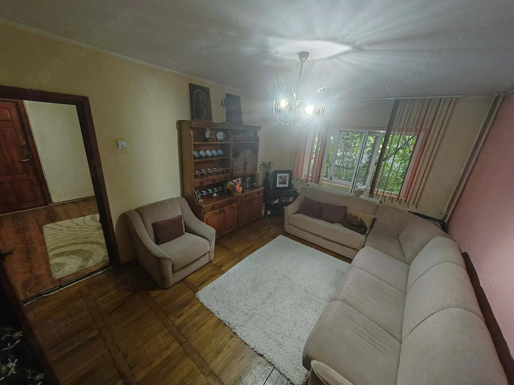 De Vanzare Apartament 2 Camere Decomandate - Zona Piata Centrala - Baia Comunala