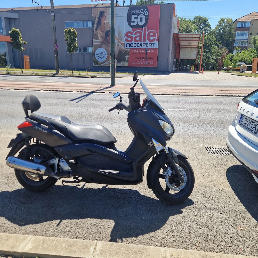 Scuter Yamaha X-Max 250 (maxi-scooter)   2013