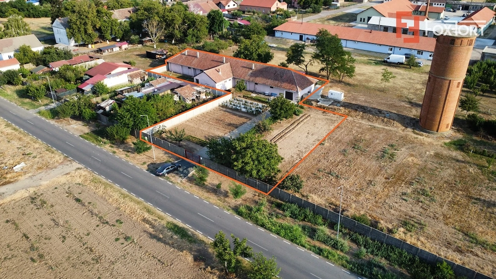 Spatiu de productie, 10 incaperi, 382 mp utili, 1800 mp teren, Peciu Nou