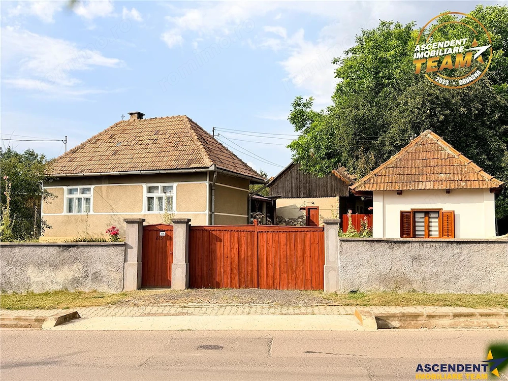Casa cu teren de 1.315 mp, bucatarie de vara renovata, acces din doua strazi, Cernat, jud. Covasna
