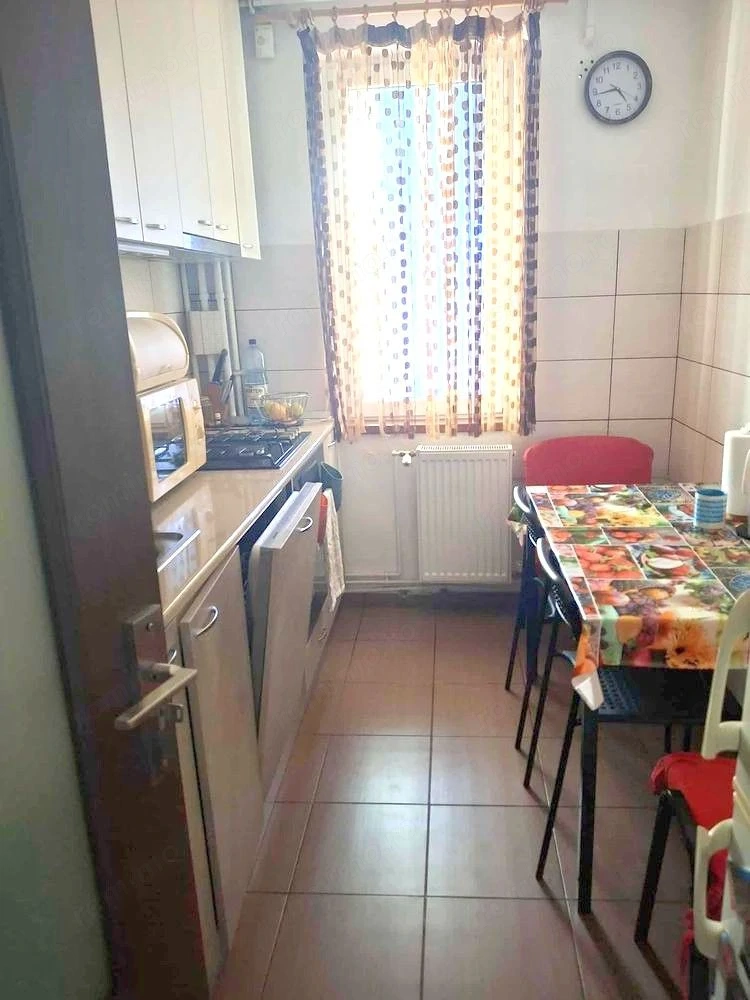 Închiriez Apartament cu 3 camere, centrala proprie, prima închiriere, lângă Obor