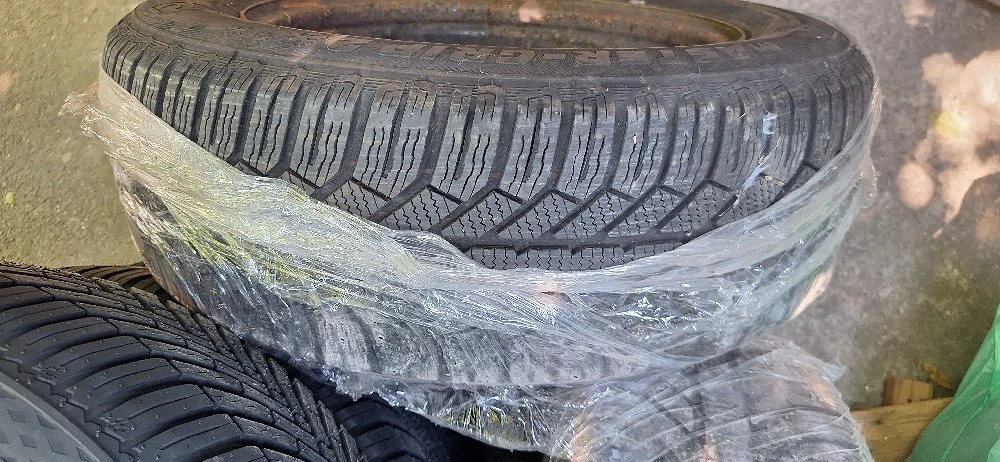 vând 4 anvelope all season 205/60 R16