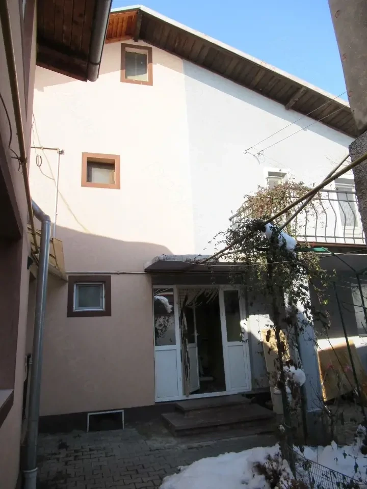 Apartament (Etaj) in casa