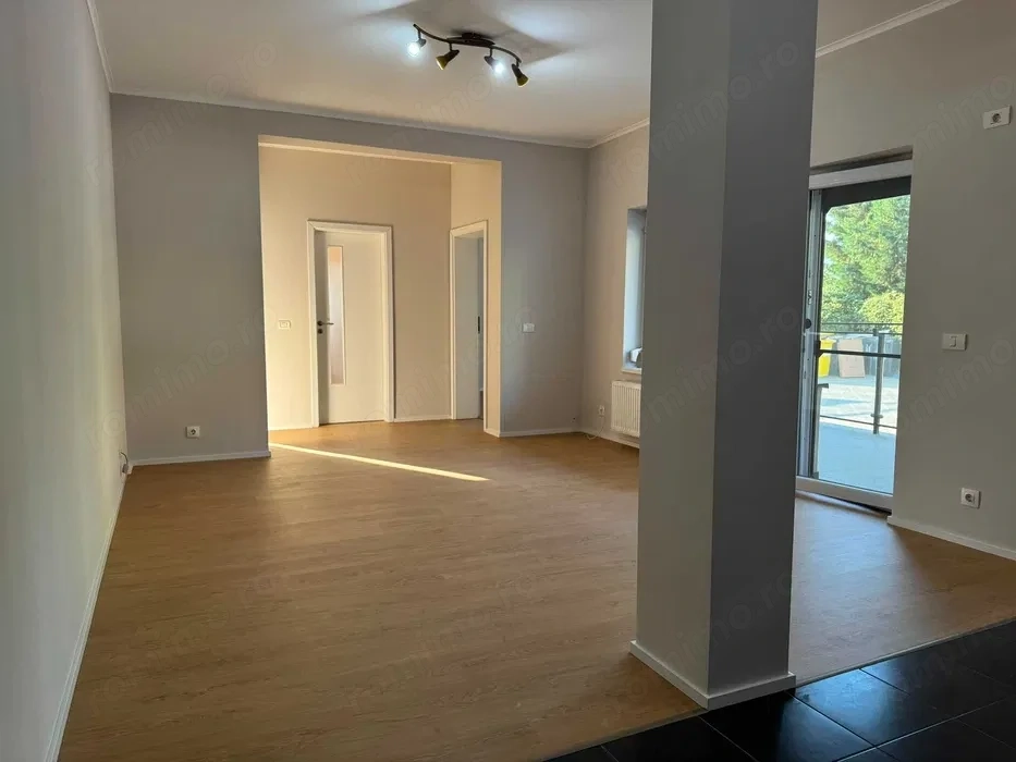 Apartament  cu 3  camere renovat premium zona  Braytim   Calea Urseni loc de parcare  inclusă