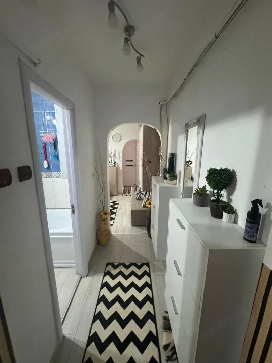 Apartament 4 camere, 57 mp, zona Craiovita Noua