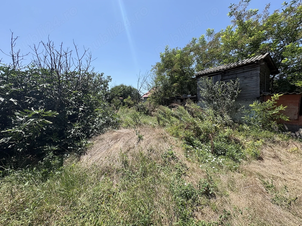 Teren 600mp și casă (demolabilă) în Caăldăraru (intrarea Garoafei)
