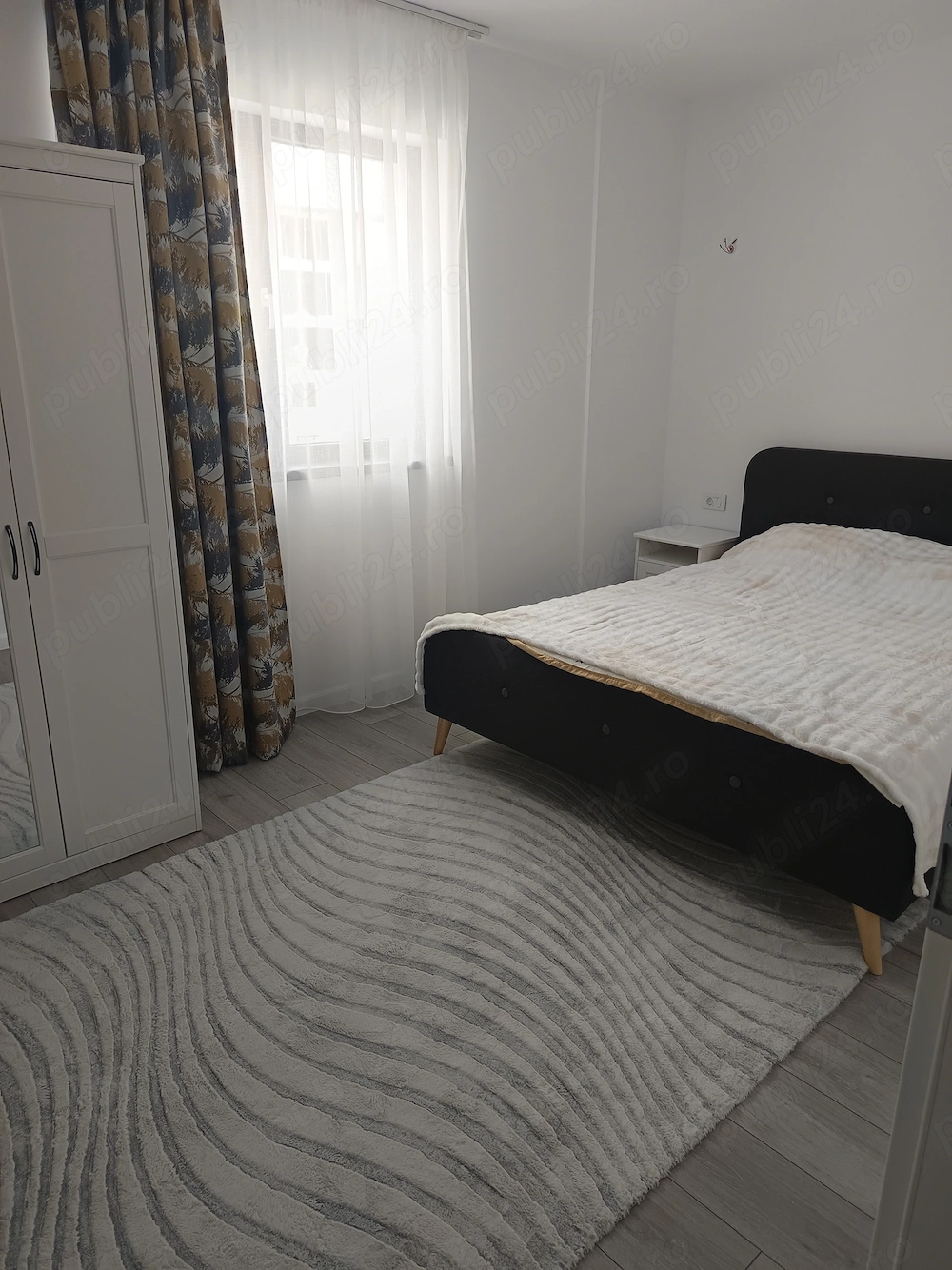 Închiriez studio 
