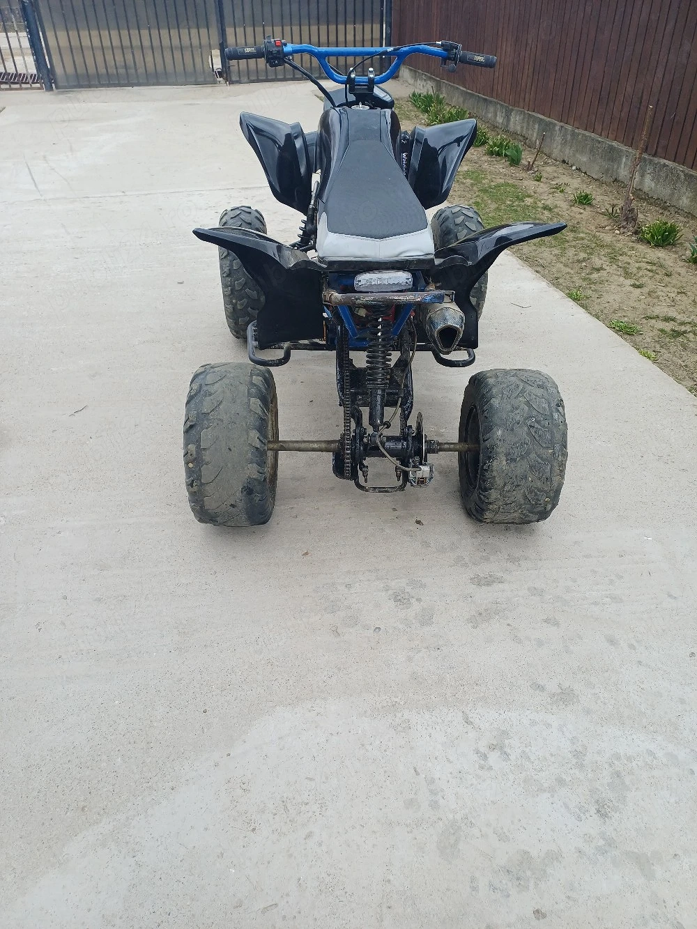 vând atv 250cc 