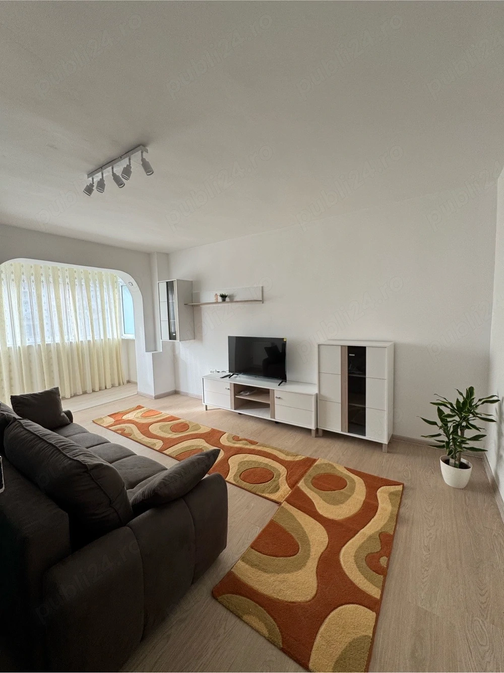 chirie apartament 3 camere 