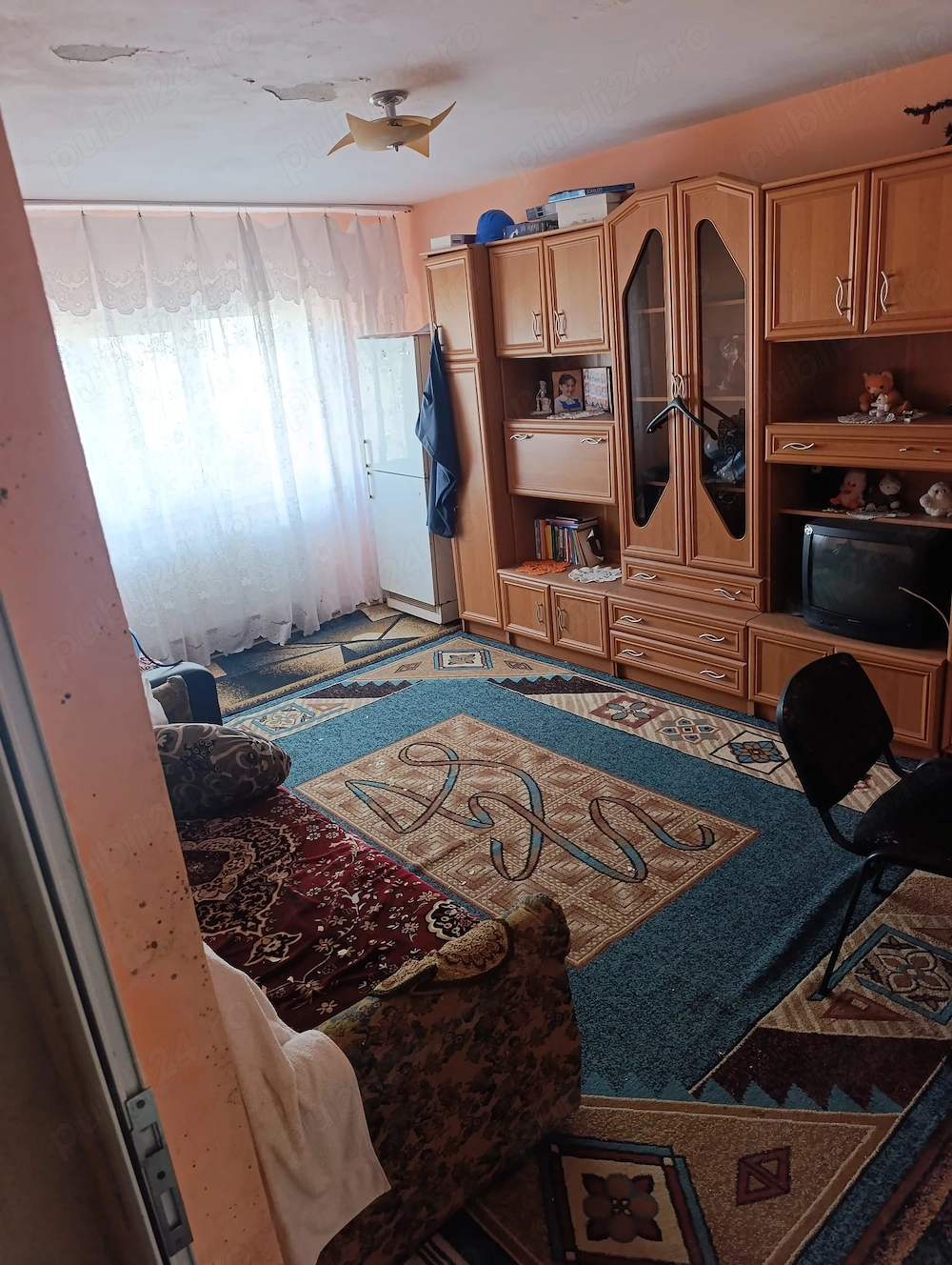 Proprietar.Vând apartament cu 2 camere decomandat,preț.22.000    negociabil.tel   