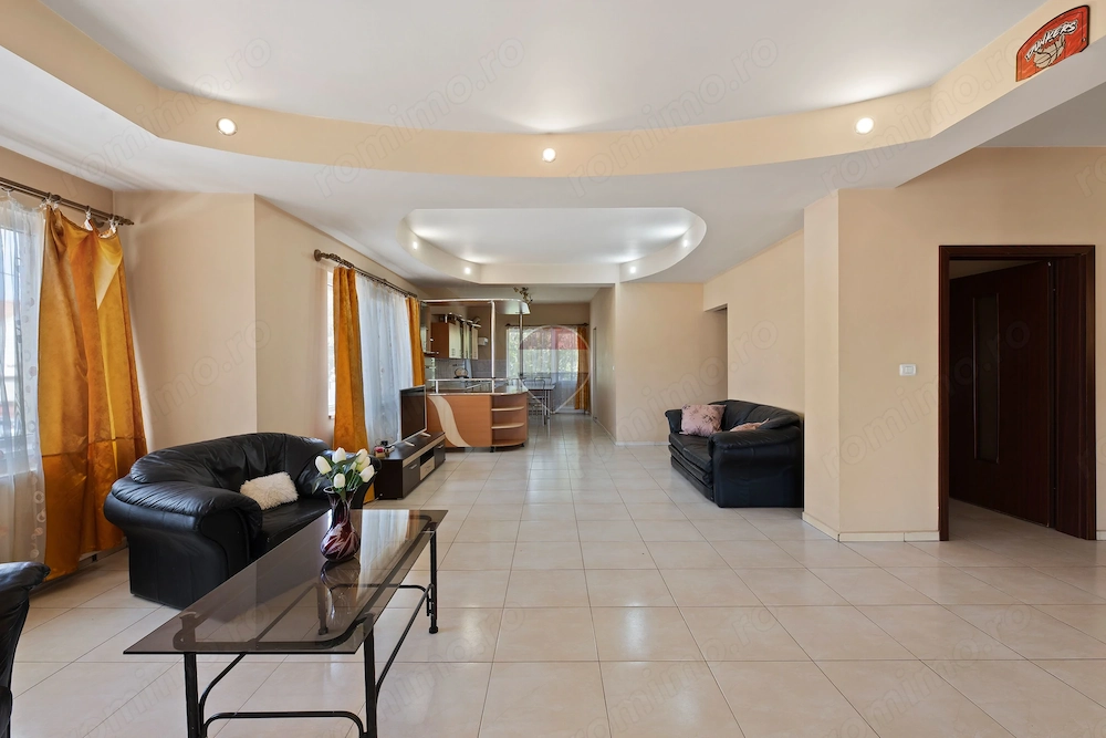 Apartament de inchiriat, 3 camere in zona Intim loc de parcare inclus