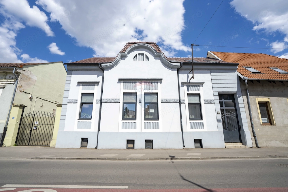 De vânzare casă cu 6 camere, ultracentral – str. Moscovei