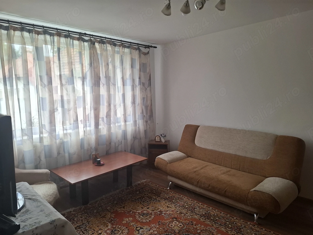 Închiriez apartament 