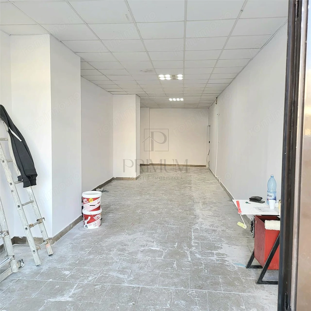 Spatiu comercial renovat cu vitrina - Semicentral