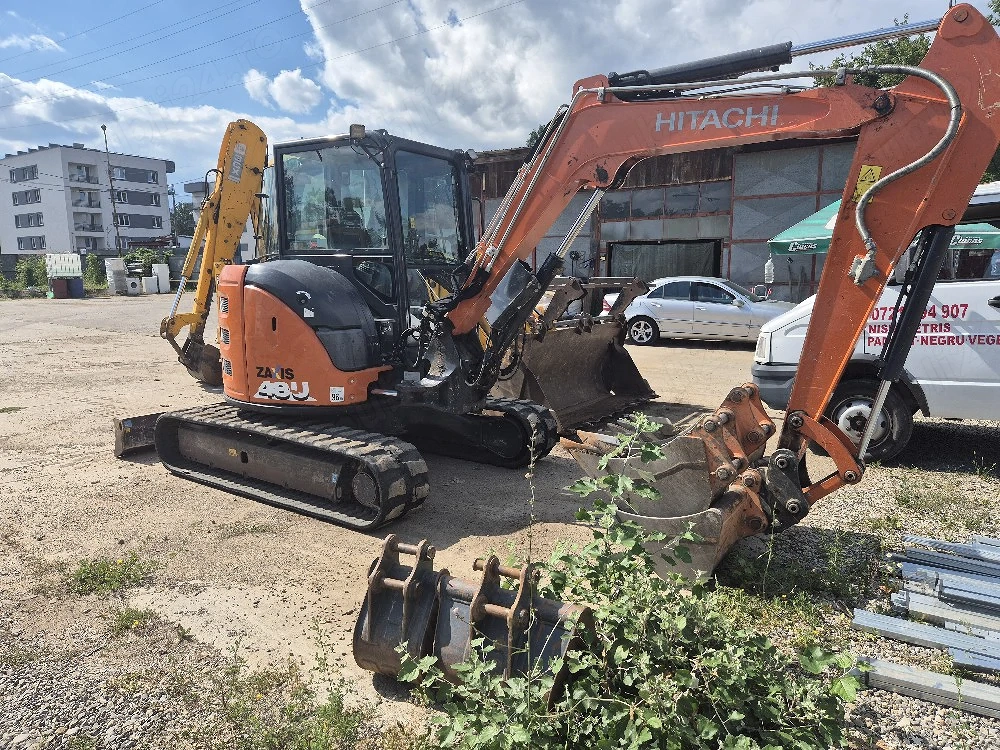 Miniexcavator Hitachi 48U si Sunward SWE25F 