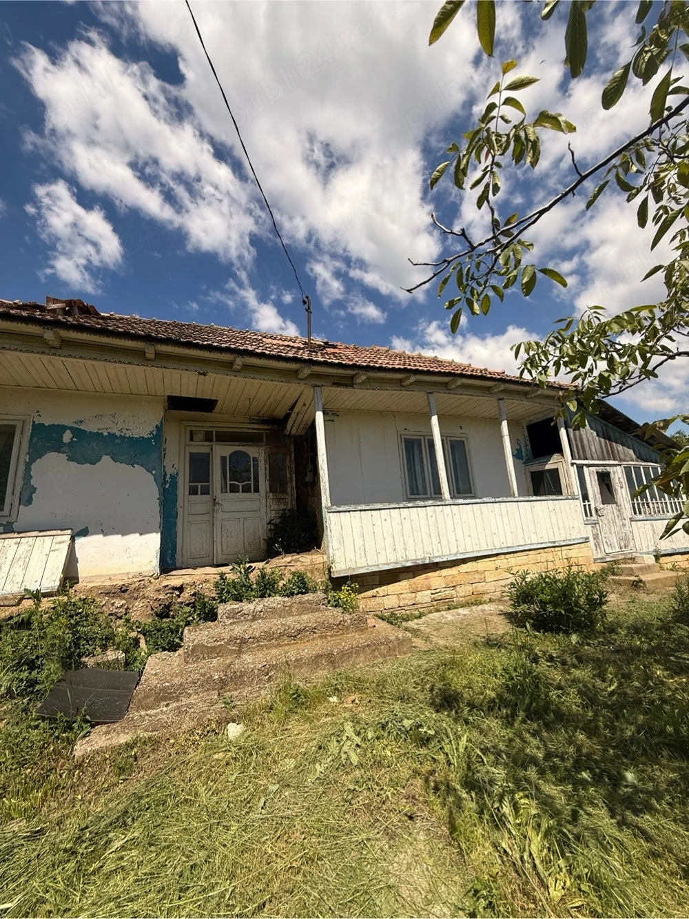 Casa batraneasca si teren in Comarna, iesirea din Chicerea asfalt   curent 20 km de iasi