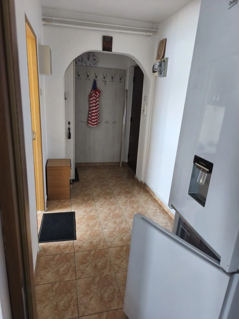 Închiriez apartament 3 camere