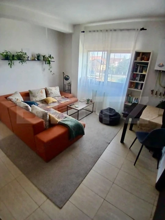 Apartament cu 2 camere 67 mp. decomandat, cu două balcoane și loc de parcare