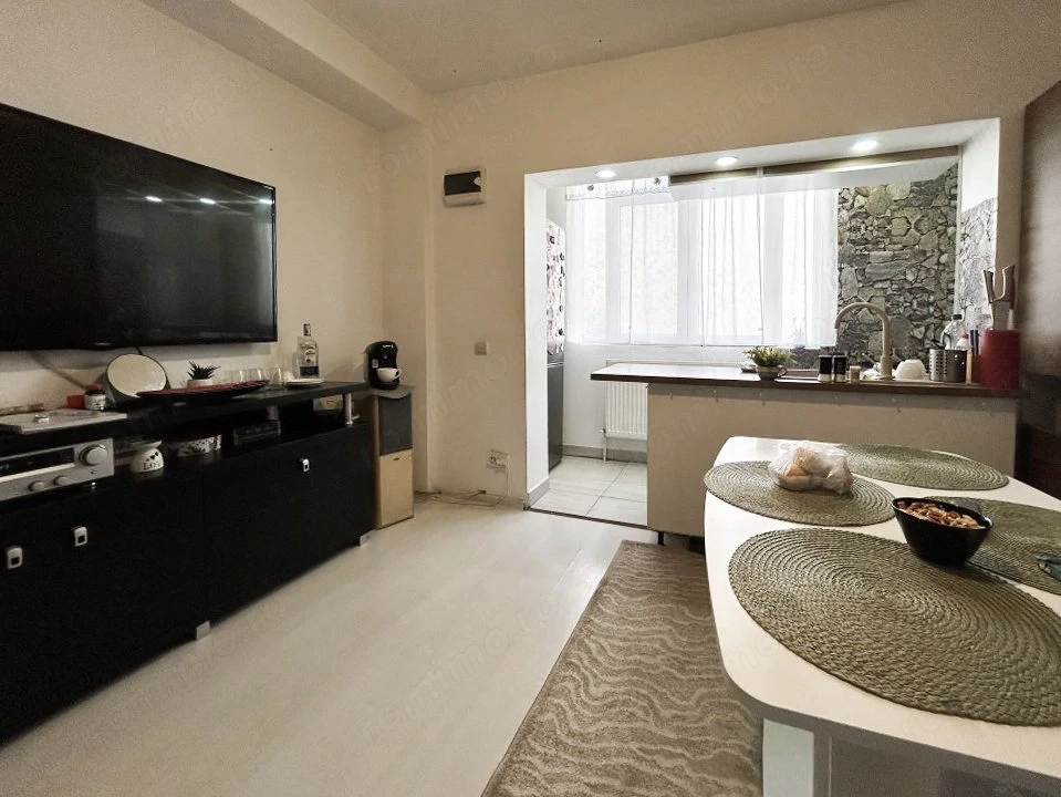 Apartament la pret de garsoniera cu gradina de 35mp + parcare