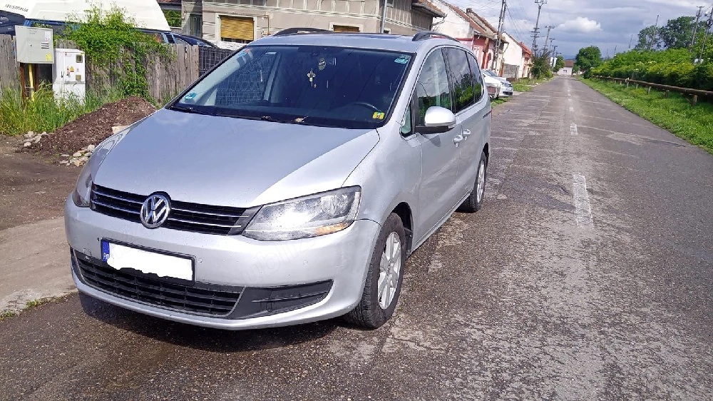 vănd vw șharan schimb cu un vw T5 cu 8+1  locuri