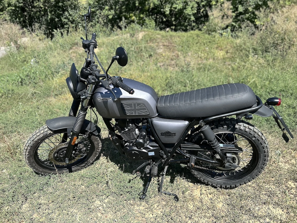 Vând motocicletă aproape nouă, Brixton Felsberg 125
