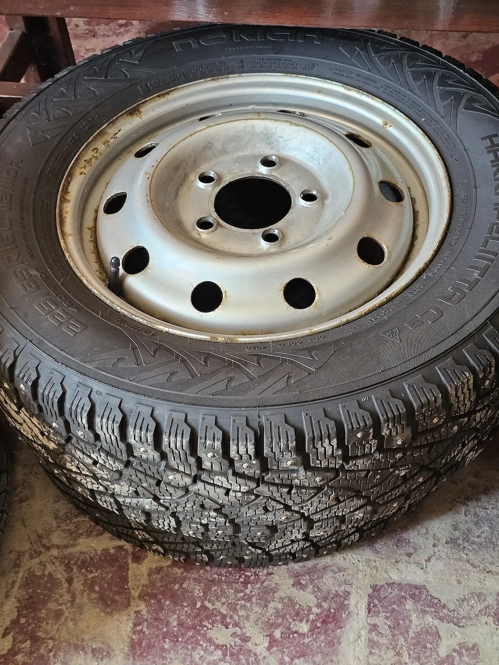 2 roți complete R16C + anvelope iarnă Nokian 225/65 R16C