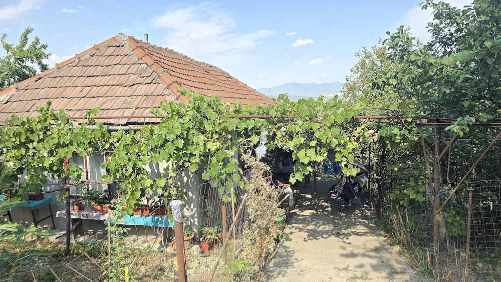 Vand casa in Deva, zona Viile Noi, suprafata totala de teren de 411 mp, deschidere la strada de 16 m