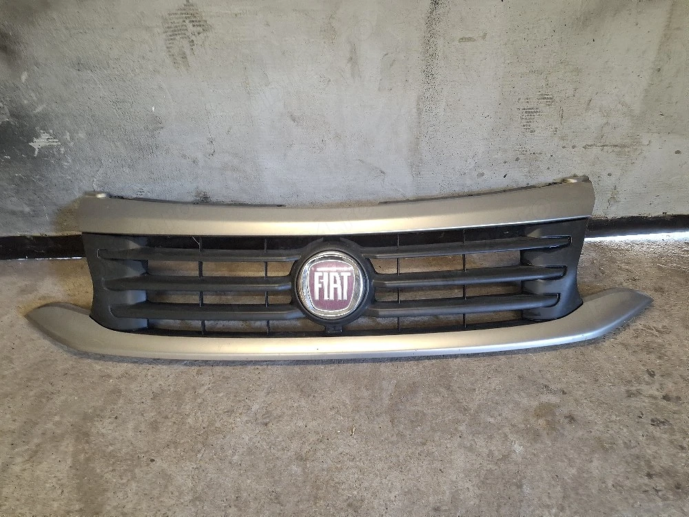 Grila centrala bara fata Fiat Fullbach