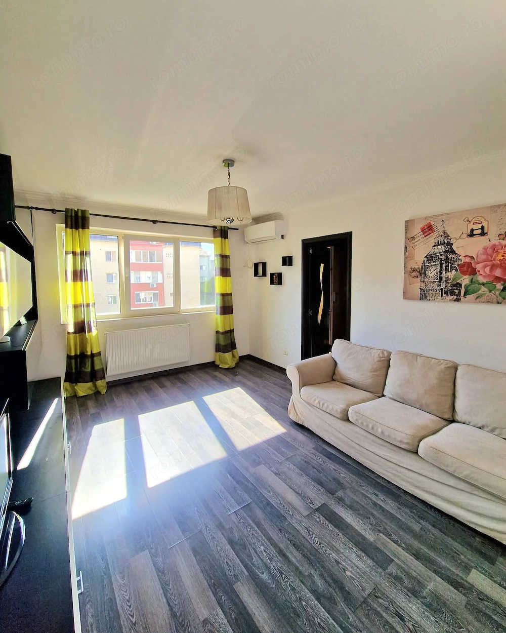 Vând apartament cu 3 camere, etajul 3 ,Zona Sagului - Turist