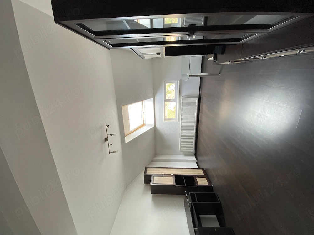 Apartment bloc nou mansardă 