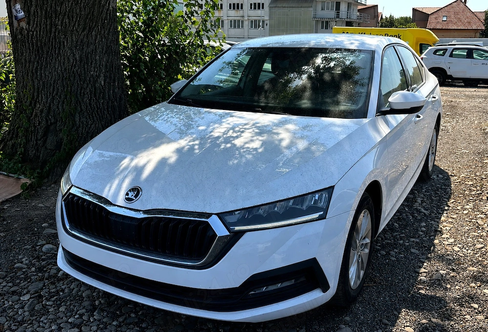 Octavia 2.0 TDi 150cp DSG. Istoric service. Front assist. Navi, scaune încălzite. Distribuție nouă.