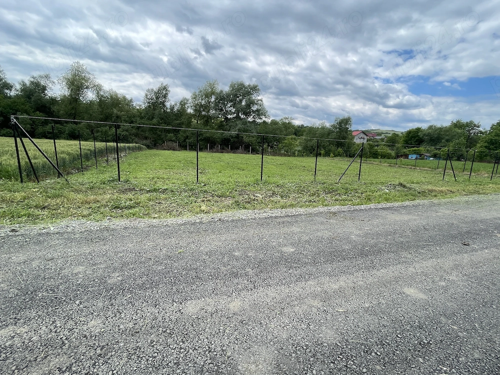 Teren intravilan de vânzare 