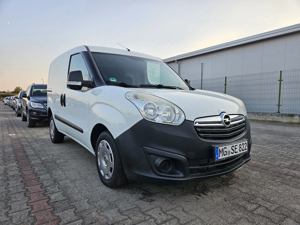 Opel Combo an 2014 diesel Climă Geamuri electrice MP3-USB Unic Proprietar Germania