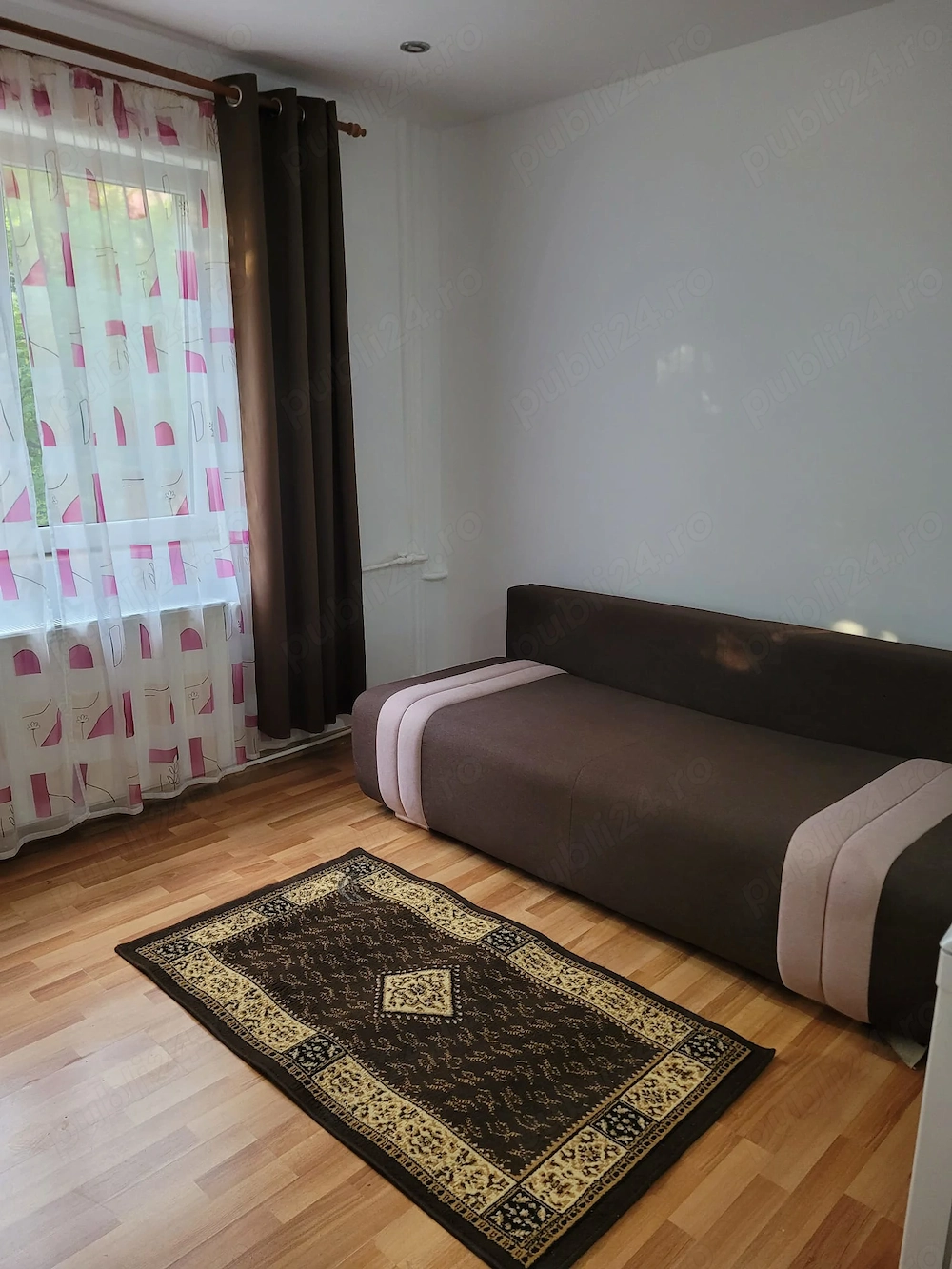 Închiriez garsoniera 190 euro. 