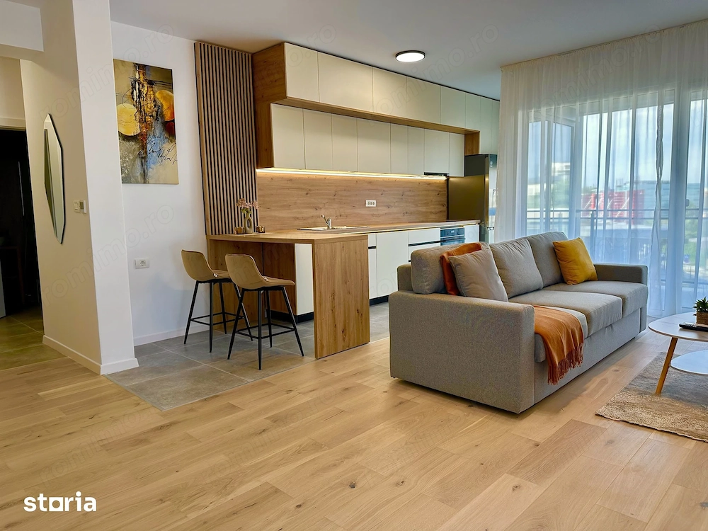 Închiriez apt 2 camere central (parcare)