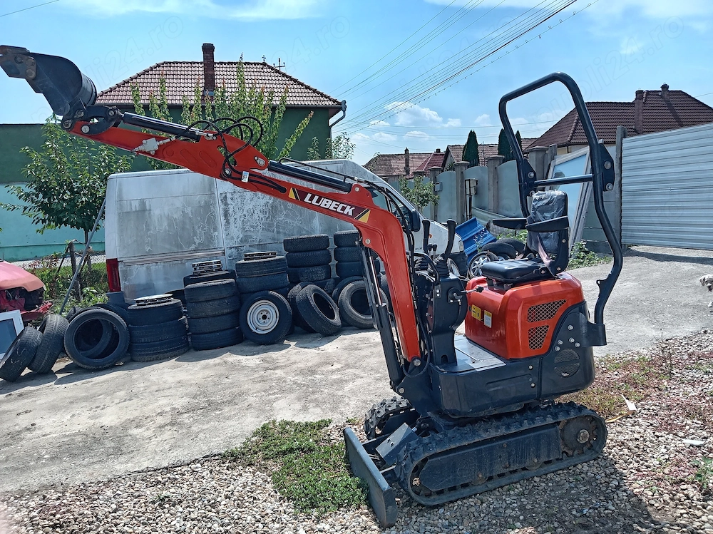 Miniexcavator NOU 1200 kg  Lubeck X12 trei cupe si picon