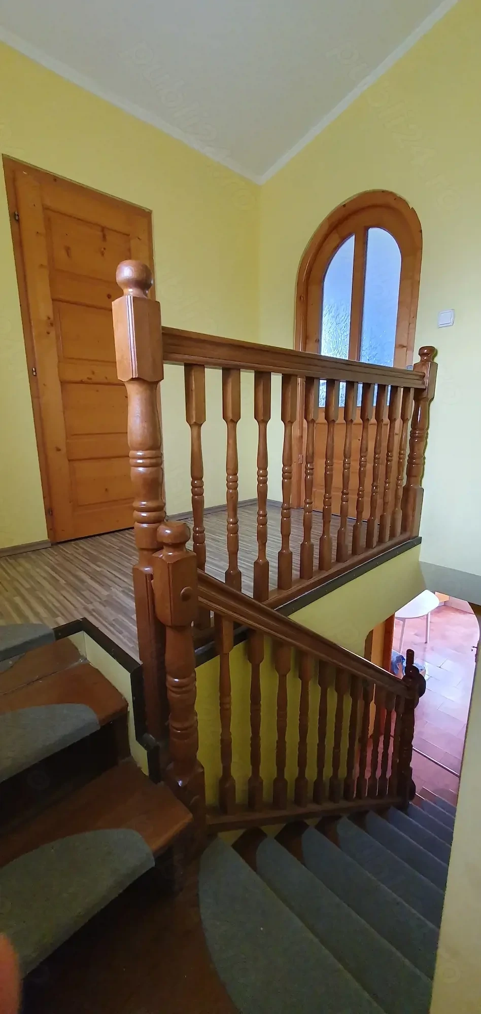 Vind casa formata din 3 apartamente