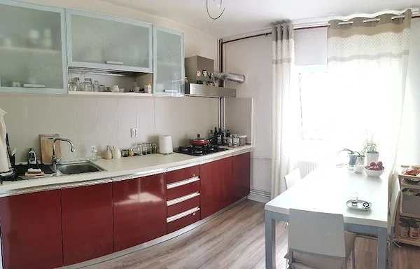 Vand apartament 2 camere decomandat, centrala proprie, gata de mutat, bloc '91