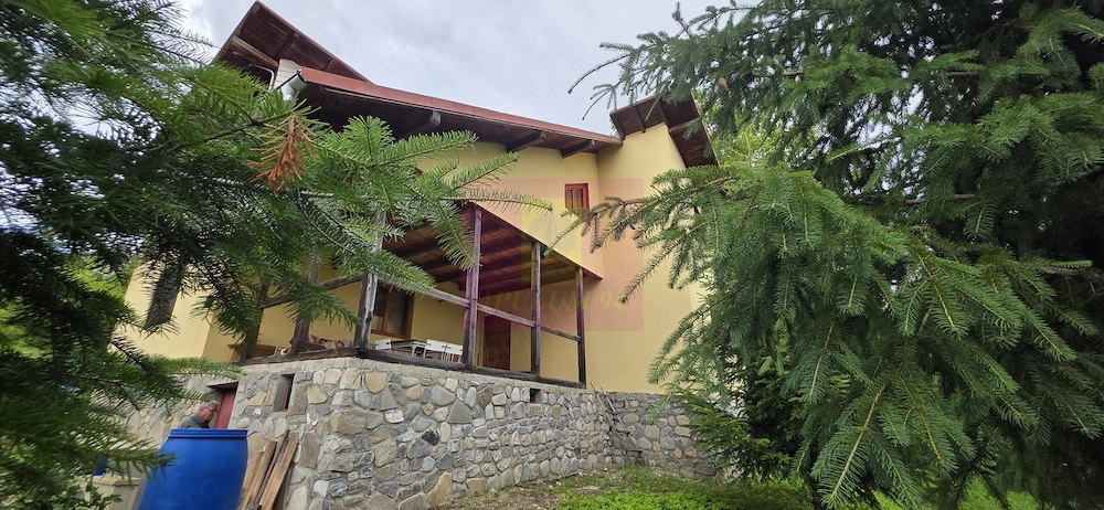 Cabana cu 5 camere de vanzare in Provita