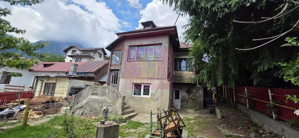 Casa batraneasca cu teren de vanzare in Busteni