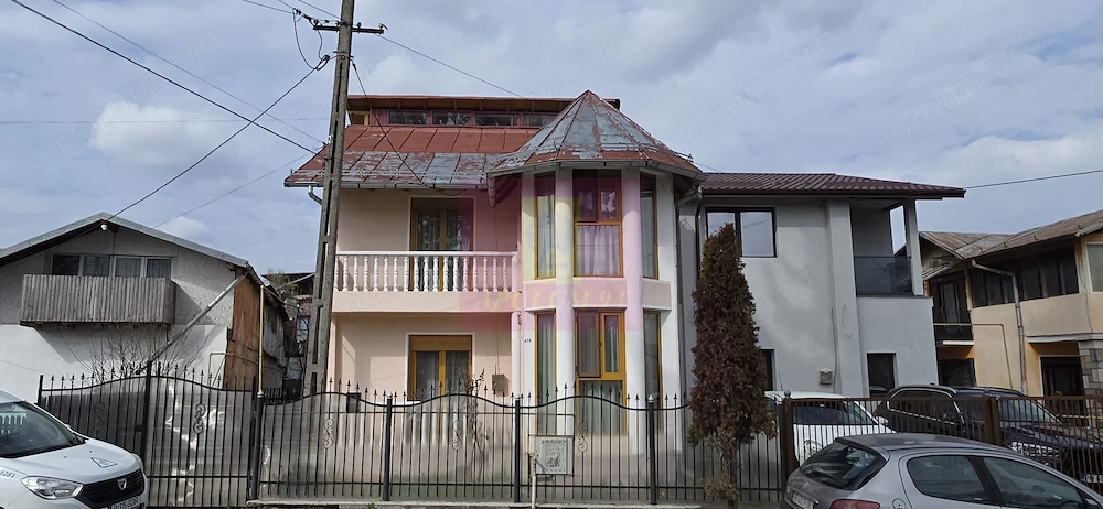 Casa de vanzare cu 3 camere in Poiana Campina