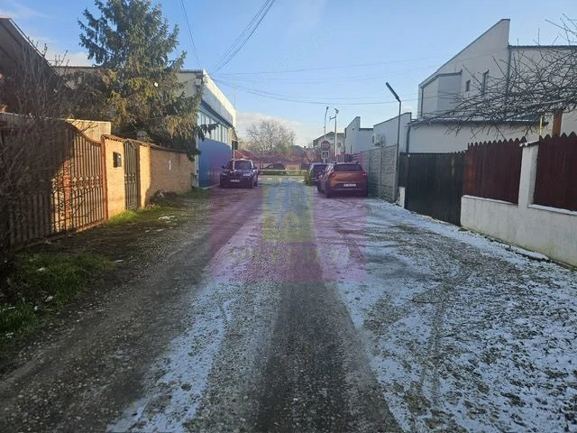 Teren Clinceni cu drum de servitute - zona Primarie.