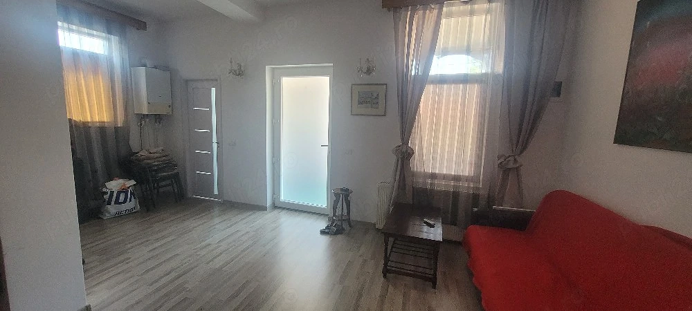 închiriez spatiu 