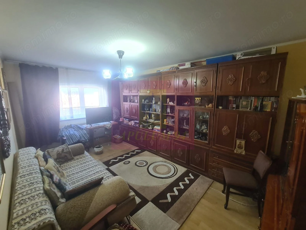 Apartament cu 3 camere de vanzare in Campina - Zona Centrala