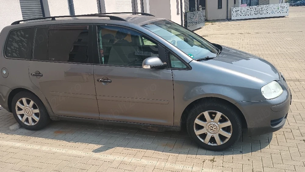 VOLKSWAGEN Touran