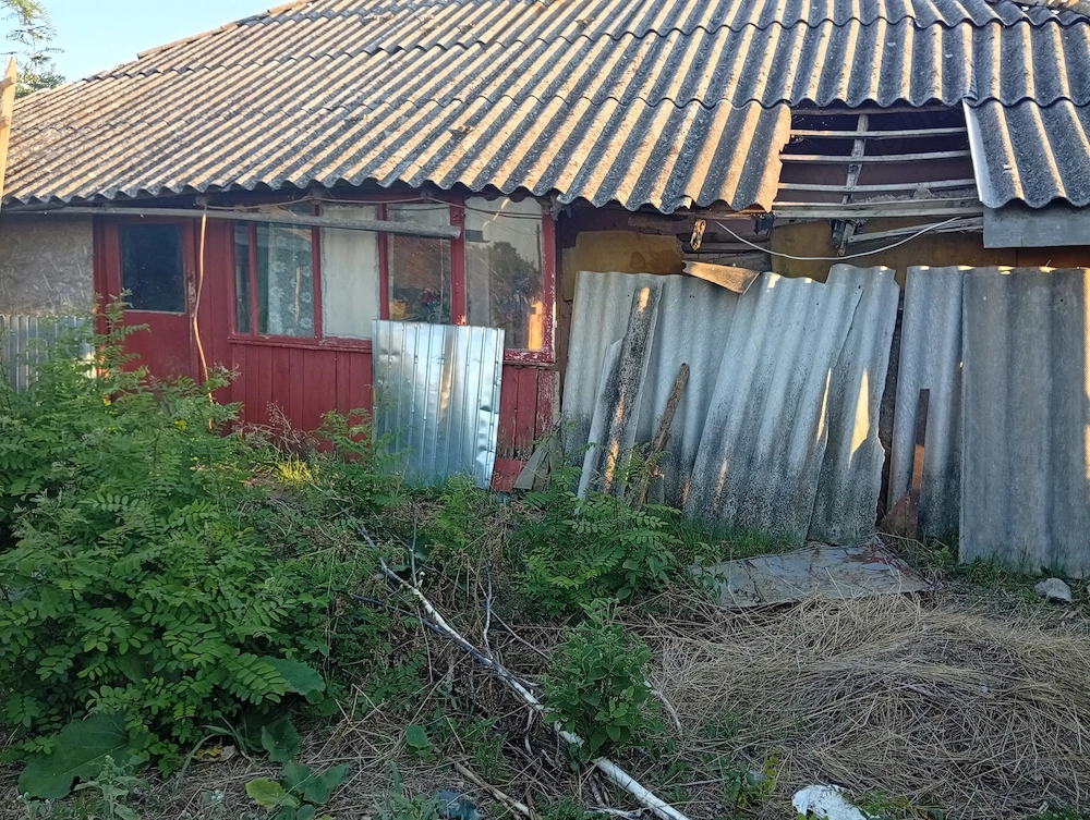 Vând casa bătrânească demolabila